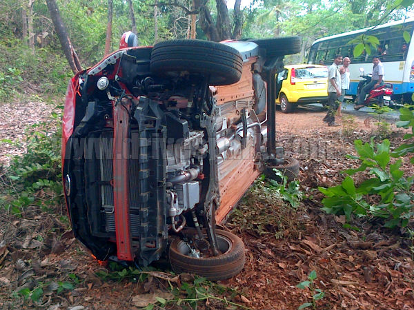 ഇക്കോസ്പോര്ട് മീഡിയ ടെസ്റ്റിനിടെ ആക്സിഡന്റ് ഇക്കോസ്പോര്ട് മീഡിയ ടെസ്റ്റിനിടെ ആക്സിഡന്റ്