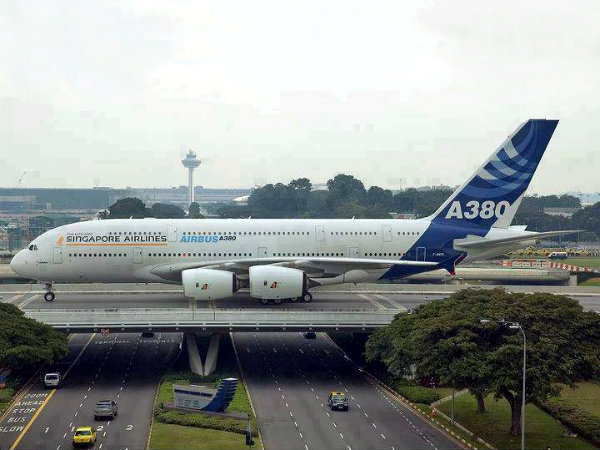 മേലെ ബീമാനം താഴെ കാറുകൾ, താഴെ കാറുകൾ മേലെ ബീമാനം...