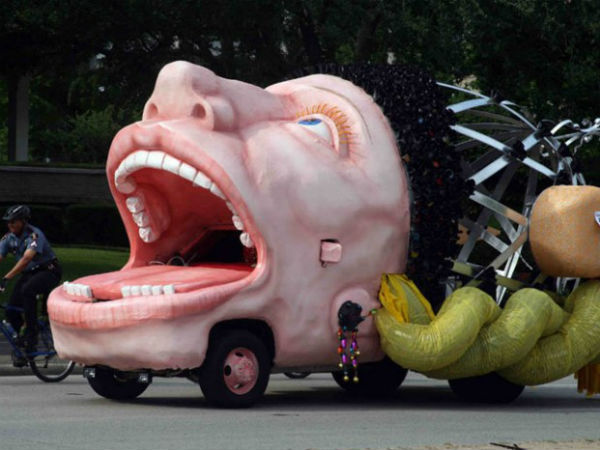 കാറുകള്‍ ശില്‍പങ്ങളാവുമ്പോള്‍....