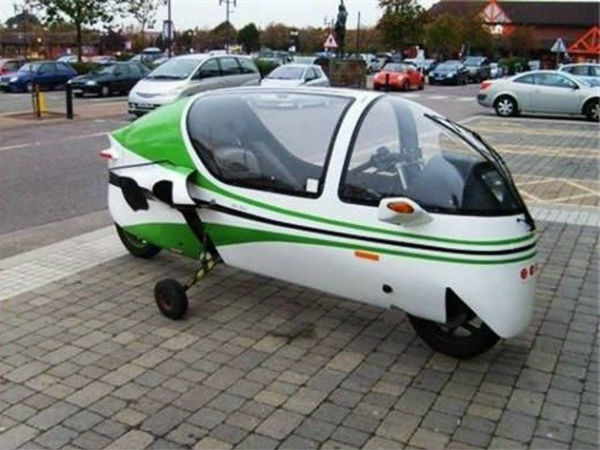 കാറുകള്‍ ശില്‍പങ്ങളാവുമ്പോള്‍....