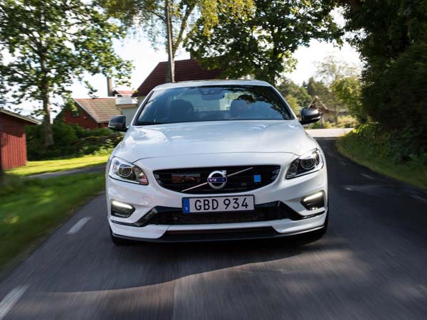 മറയ്ക്ക് പുറത്ത് അവതരിച്ച 2018 വോള്വോ S60, V60 പോള്സ്റ്റാര് ഫെയ്സ്ലിഫ്റ്റുകള്