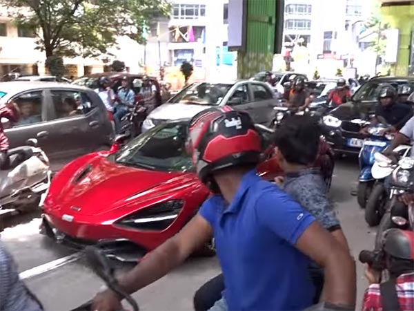 ഇന്ത്യയുടെ ആദ്യ മക്ലാരനെ കണ്ട് 'ഹാലിളകിയ' ബംഗളൂരു