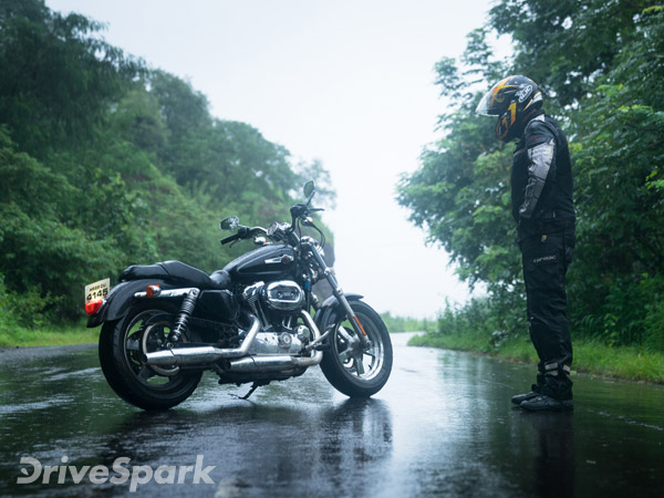 ഹാര്ലിയുടെ 1200 കസ്റ്റം പ്രതീക്ഷയ്ക്ക് ഒത്ത് ഉയരുന്നുണ്ടോ? — റിവ്യൂ