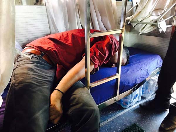 മദ്യലഹരിയില് ഡ്രൈവര്; യാത്രക്കാരന് ബസിന്റെ നിയന്ത്രണം ഏറ്റെടുത്തു