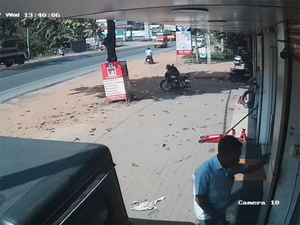 അമിത വേഗത; നിയന്ത്രണം നഷ്ടപ്പെട്ട ആള്ട്ടോയ്ക്ക് മുമ്പില് ബലിയാടായി വാഹനങ്ങള്