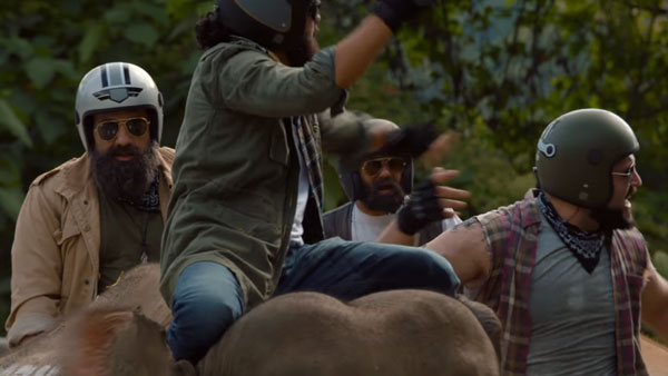 വീണ്ടും റോയല് എന്ഫീല്ഡിന്റെ ക്ഷമ പരീക്ഷിച്ച് ബജാജ്; കളിയാക്കാന് പുതിയ വിഷയം കിട്ടി!