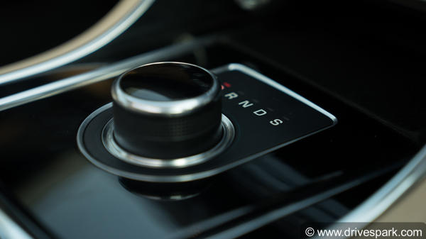 ജാഗ്വാറിന്റെ കരുത്തന് മുഖമോ XE 20d? — റിവ്യൂ