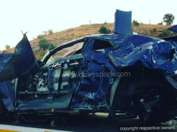 അപകടത്തില് തകര്ന്നടിഞ്ഞ് ആസ്റ്റണ് മാര്ട്ടിന് റപ്പീഡ്