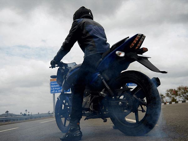 ഓരോ CT100 ബൈക്കും വിപണിയില് വിറ്റുപോകുന്നത് നഷ്ടത്തില്; കാര്യമാക്കാതെ ബജാജ്