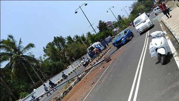 വൈദ്യുതി തൂണിലിടിച്ച നെക്സോണ് തകര്ന്നടിഞ്ഞു — അമ്പരന്ന് സോഷ്യല് മീഡിയ