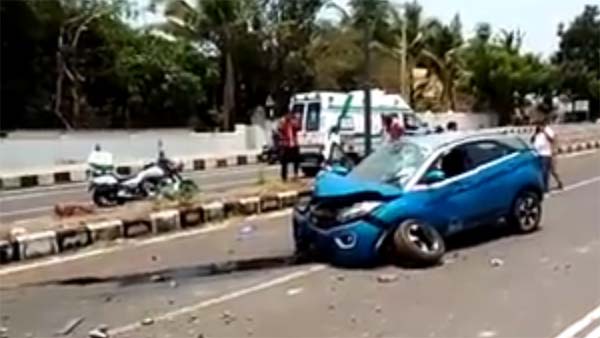 വൈദ്യുതി തൂണിലിടിച്ച നെക്സോണ് തകര്ന്നടിഞ്ഞു — അമ്പരന്ന് സോഷ്യല് മീഡിയ