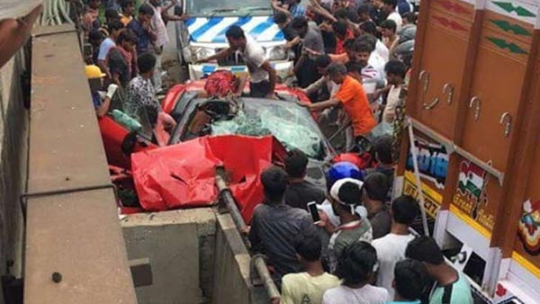 അമിതവേഗത, അപകടത്തില് തകര്ന്നടിഞ്ഞ് ഫെറാറി കാര്; ഒരു മരണം