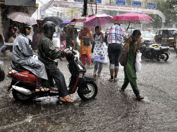 പ്രളയക്കെടുതിയില് കാര് കുടുങ്ങിയാല് — ശ്രദ്ധിക്കണം ഇക്കാര്യങ്ങള്