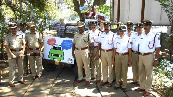 'കാര് പൂളിങ്ങ്' അനധികൃതം; പണംവാങ്ങി യാത്രക്കാരെ കയറ്റിയതിന് പൊലീസ് കാര് പിടിച്ചെടുത്തു