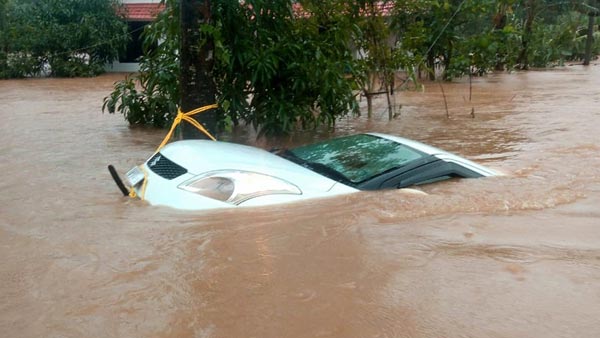 വെള്ളമിറങ്ങി, ഇനി കാര് വൃത്തിയാക്കാം — ഇവ ശ്രദ്ധിക്കുക