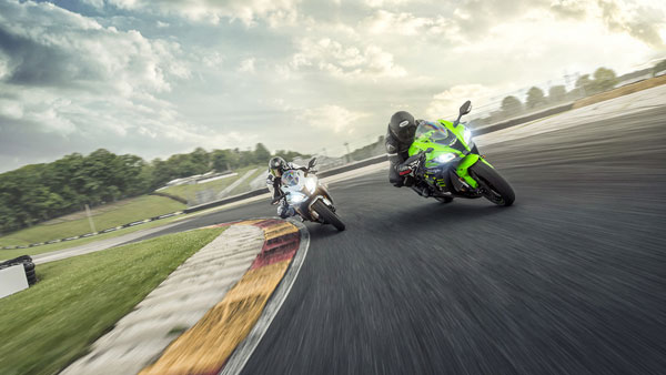 ഇന്ത്യന് നിര്മ്മിത കവാസാക്കി നിഞ്ച ZX-10RR -ന് വില കൂടി