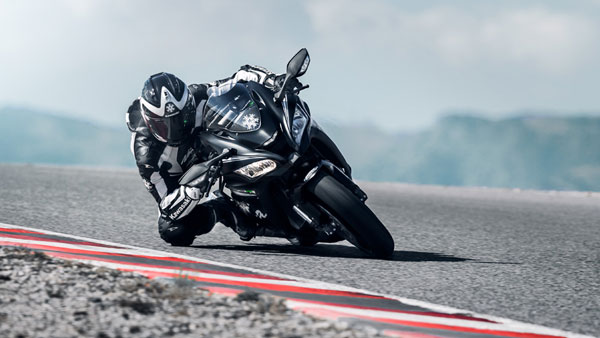 ഇന്ത്യന് നിര്മ്മിത കവാസാക്കി നിഞ്ച ZX-10RR -ന് വില കൂടി