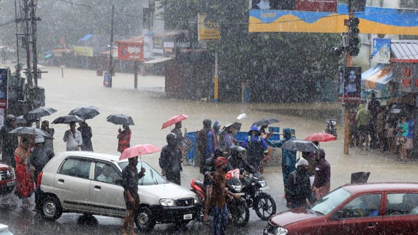പ്രളയക്കെടുതി: 30 ലക്ഷം രൂപ പ്രഖ്യാപിച്ച് മെര്സിഡീസ് ബെന്സ്, പ്രത്യേക സര്വീസ് പിന്തുണയും