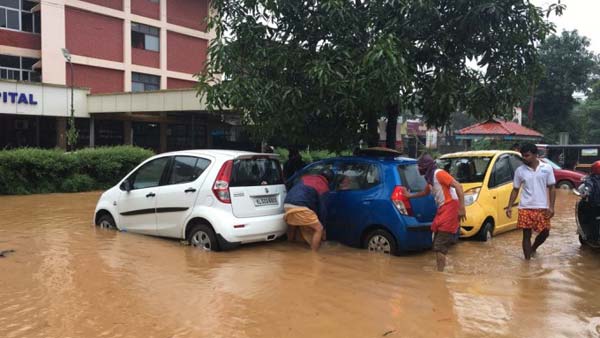 വെള്ളം കയറിയ കാറുകള് കുറഞ്ഞവിലയ്ക്ക് — പോംവഴി തേടി ഡീലര്ഷിപ്പുകള്