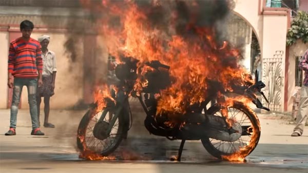 കേരളത്തിന് വേണ്ടി യമഹ RX100 ലേലം ചെയ്ത് തെലുഗു സിനിമാലോകം
