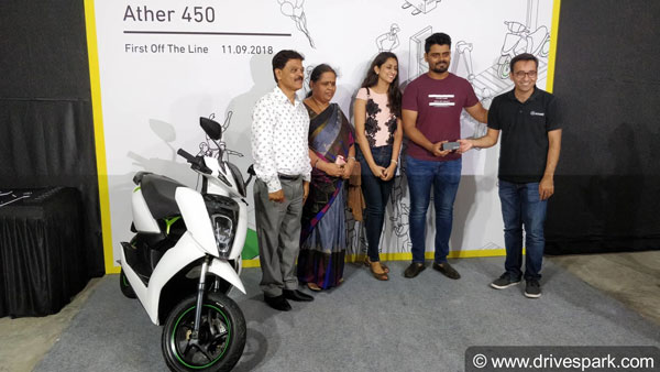 പുതിയ ഏഥര് 450 വൈദ്യുത സ്കൂട്ടറുകളുടെ വിതരണം ആരംഭിച്ചു
