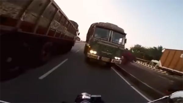 തെറ്റായ ദിശയില് വാഹനമോടിച്ചാല് ഇനി ജയില്വാസം — ക്രിമിനല് കേസെടുത്ത് പൊലീസ്