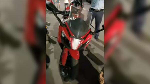 ടിവിഎസ് അപാച്ചെയിലുള്ള ഹെഡ്ലാമ്പ് അനധികൃതം, പറയുന്നത് പൊലീസ്