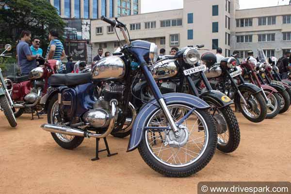 വരുന്നൂ ബുള്ളറ്റുകളെ വിറപ്പിക്കാന് പുതിയ ജാവ ബൈക്കുകള് — കാത്തിരിക്കാം നവംബര് 15 വരെ