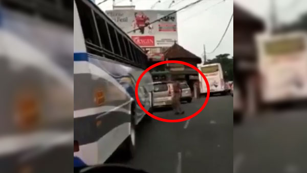 കൊടുക്കാം നല്ലൊരു സല്യൂട്ട് ഈ പോലീസുകാരന് — വീഡിയോ