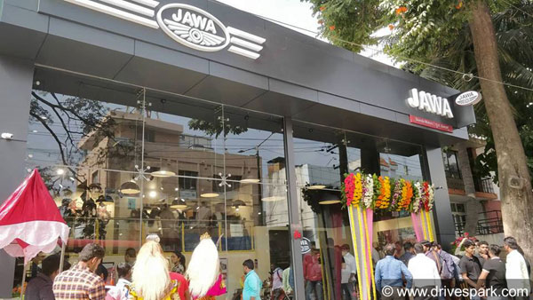 വില്പ്പനയില് 500 സിസി ബുള്ളറ്റുകളെ തോല്പ്പിക്കാന് ജാവ