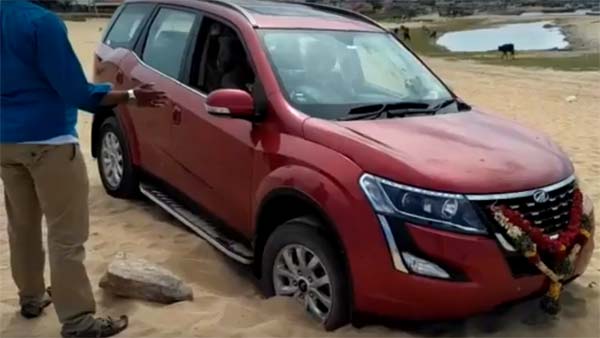 കടല് കാണാനിറങ്ങിയ പുത്തന് മഹീന്ദ്ര XUV500, ഒടുവില് ട്രാക്ടര് വേണ്ടിവന്നു പുറത്തെടുക്കാന്