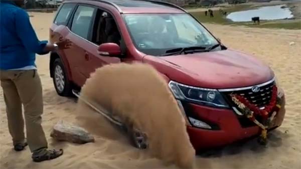 കടല് കാണാനിറങ്ങിയ പുത്തന് മഹീന്ദ്ര XUV500, ഒടുവില് ട്രാക്ടര് വേണ്ടിവന്നു പുറത്തെടുക്കാന്