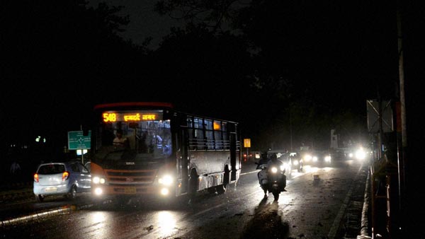 അമിത പ്രകാശമുള്ള ഹെഡ്ലാമ്പുകള്ക്ക് പൂട്ടുവീഴുന്നു, പിടിച്ചാല് ലൈസന്സും ആര്സിയും പോവും