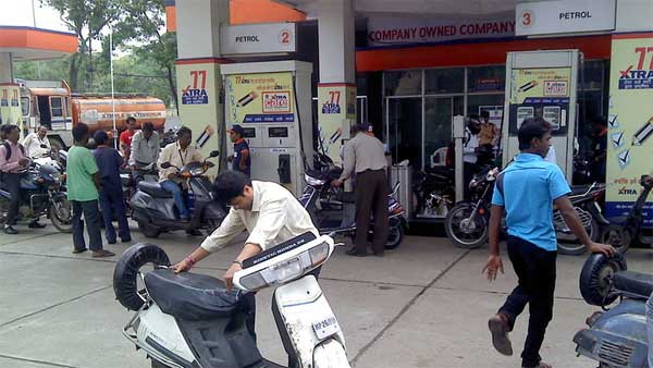 പെട്രോള് പമ്പ് തുടങ്ങാന് പിടിവലി — നാലുലക്ഷം കവിഞ്ഞ് അപേക്ഷകള്, ആകെ ഒഴിവ് 78,500