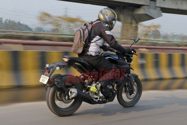 ക്യാമറയ്ക്ക് മുന്നില്പ്പെട്ട് പുതിയ യമഹ MT-15