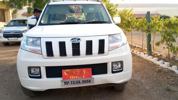 വാഹനത്തില് 'ചൗകിദാര്' ബോര്ഡ് വച്ച് എംഎല്എ, പിഴ ചുമത്തി പൊലീസും