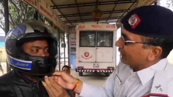ദേ ഇത്രയേയുള്ളൂ സുരക്ഷ, സ്കൂട്ടര് യാത്രികയുടെ ഹെല്മറ്റ് എറിഞ്ഞുടച്ച് പൊലീസ് — വീഡിയോ