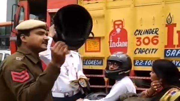 ദേ ഇത്രയേയുള്ളൂ സുരക്ഷ, സ്കൂട്ടര് യാത്രികയുടെ ഹെല്മറ്റ് എറിഞ്ഞുടച്ച് പൊലീസ് — വീഡിയോ