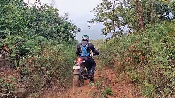 ഈ കെടിഎം ഡ്യൂക്ക് ബൈക്കുകള് കാണിച്ച് തരും എബിഎസ് എന്തെന്ന് — വീഡിയോ