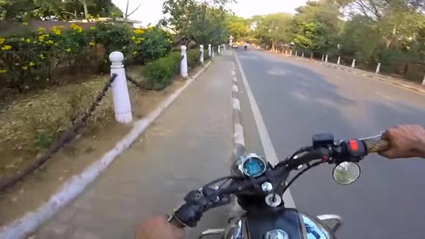 ഒരുനിമിഷത്തെ അശ്രദ്ധ, പുത്തന് ബുള്ളറ്റ് ബാലന്സ് തെറ്റി റോഡില് — വീഡിയോ