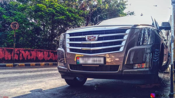 വഴിവക്കിലെ വര്ക്ക്ഷോപ്പില് കോടികള് വിലമതിക്കുന്ന കാഡിലാക്ക് റിപ്പയറിങ്ങിനായി — ചിത്രങ്ങള് വൈറൽ