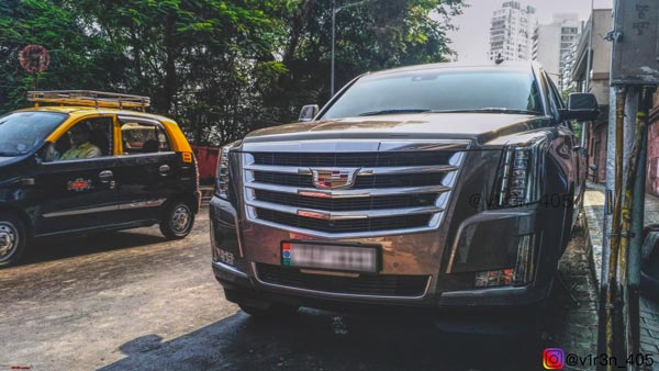 വഴിവക്കിലെ വര്ക്ക്ഷോപ്പില് കോടികള് വിലമതിക്കുന്ന കാഡിലാക്ക് റിപ്പയറിങ്ങിനായി — ചിത്രങ്ങള് വൈറൽ