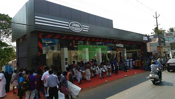 മാര്ച്ചില് വിറ്റത് 54 യൂണിറ്റുകള്, ജാവ ബുക്കിങ് ഉപേക്ഷിച്ച് ഉപഭോക്താക്കളുടെ രോഷം