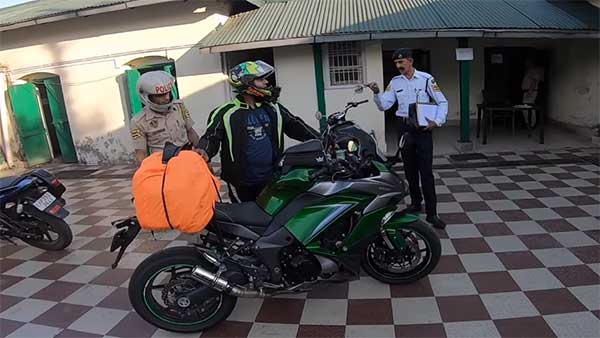 ഈ ബൈക്കിന് ബുള്ളറ്റിനെക്കാൾ ശബ്ദം എങ്ങനെ? കവാസാക്കി നിഞ്ചയെ പൂട്ടി പൊലീസ്