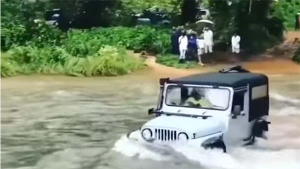 കുത്തൊഴുക്കുള്ള പുഴയ്ക്ക് മുന്നിലും മുട്ടുമടക്കാതെ മഹീന്ദ്ര ഥാർ — വീഡിയോ