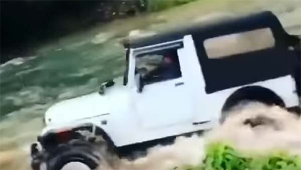 കുത്തൊഴുക്കുള്ള പുഴയ്ക്ക് മുന്നിലും മുട്ടുമടക്കാതെ മഹീന്ദ്ര ഥാർ — വീഡിയോ