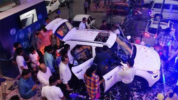 ബുക്കിംഗ് 17,000 കടന്നു, വെന്യുവിനായി ഹ്യുണ്ടായി ഡീലർഷിപ്പുകളില് വന് തിരക്ക്