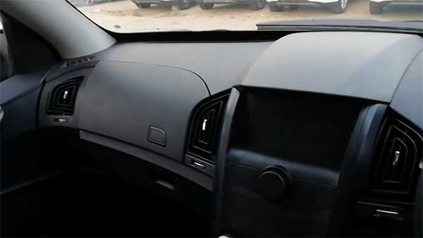 വില കുറച്ച് മഹീന്ദ്ര മഹീന്ദ്ര XUV500, ലക്ഷ്യം ടാറ്റ ഹാരിയറിന്റെ വില്പ്പനയോ?