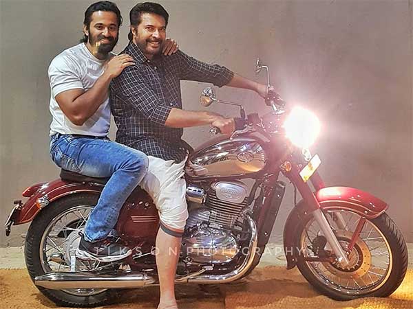 ഉണ്ണിയുടെ പുത്തന് ജാവയിലേറി മമ്മൂട്ടി, ചിത്രങ്ങള് വൈറല്