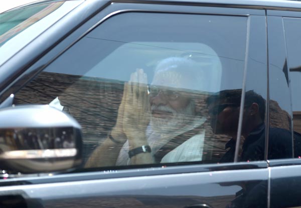 മോദിയുടെ യാത്ര ബോംബിട്ടാലും തകരാത്ത റേഞ്ച് റോവർ വോഗിൽ